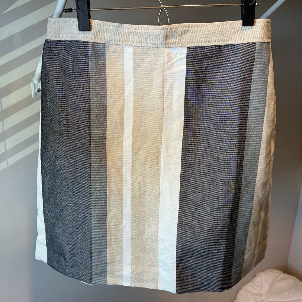 ANN TAYLOR Striped mini skirt size 8